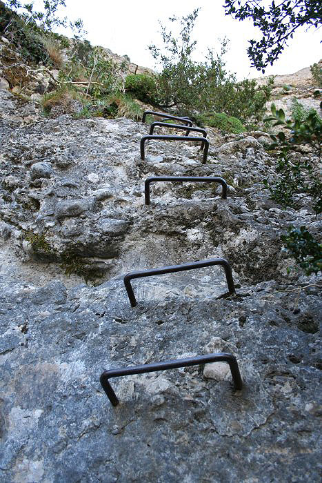 Vía equipada de acceso a la cima