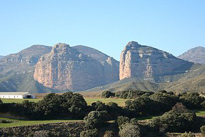 Salto de Roldán. Peña San Miguel y peña Aman.