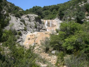 Toma lejana de la cascada