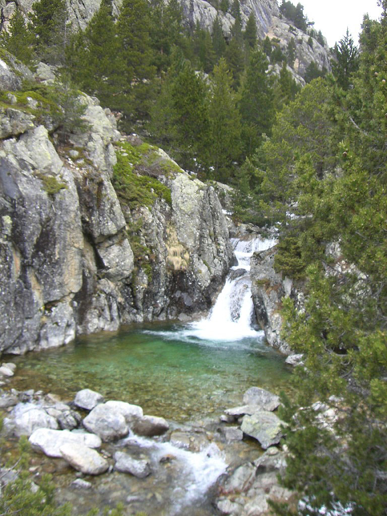 Cascada junto a primer puente