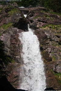Cascadas del puente sobre el Bco. de La Larri