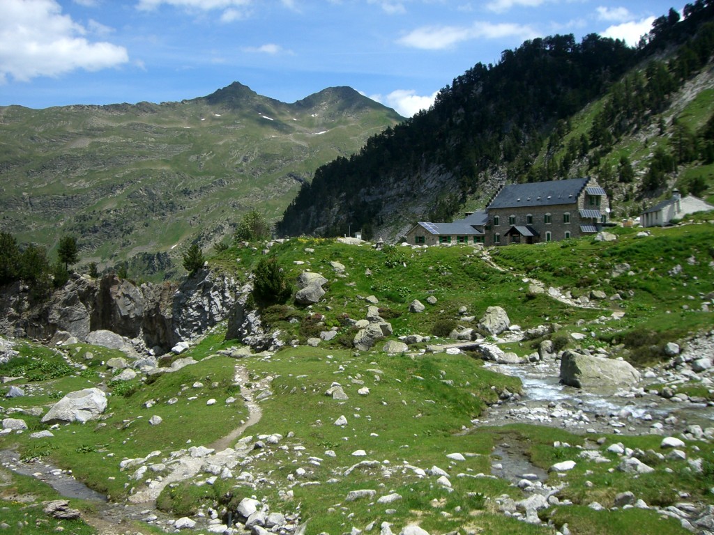 Torrente y Refugio de La Renclusa