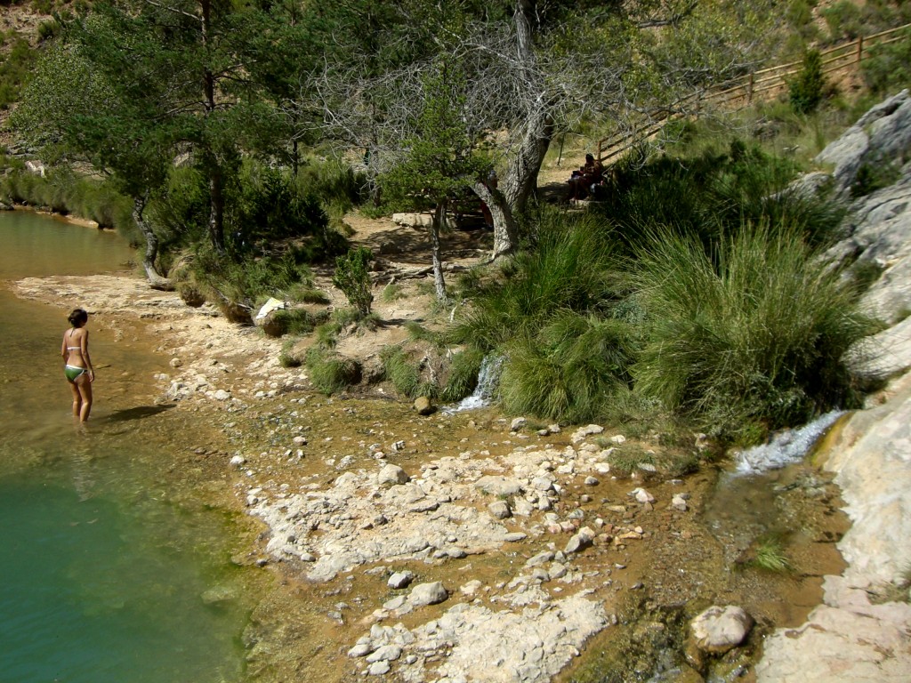 Chorros de agua brotando de las Fuentes de Tamara