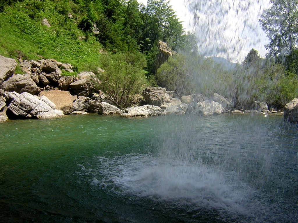 Tras la Cascada