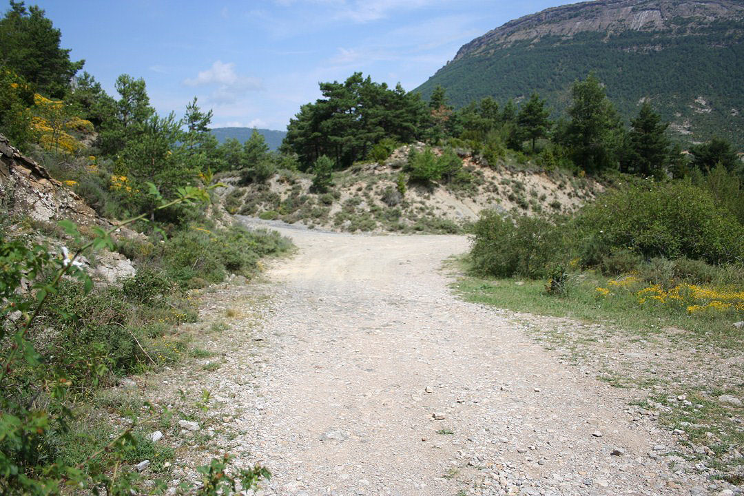 Giro a la derecha buscando la carretera a Bentúe de Rasal