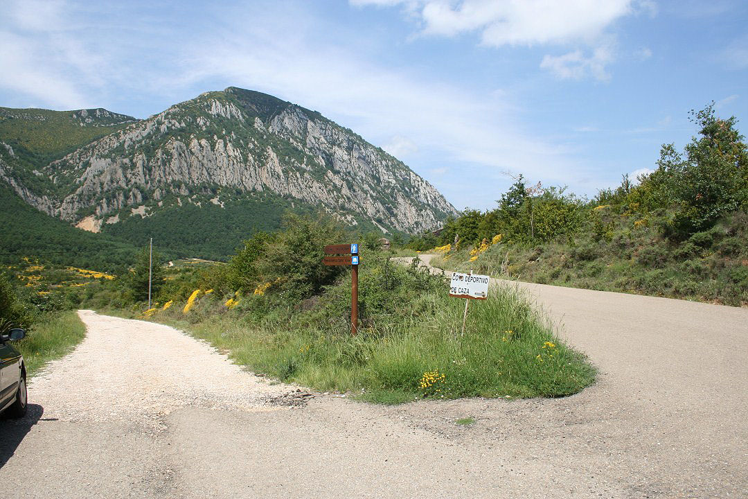 Cruze con la carretera de Bentué de Rasal