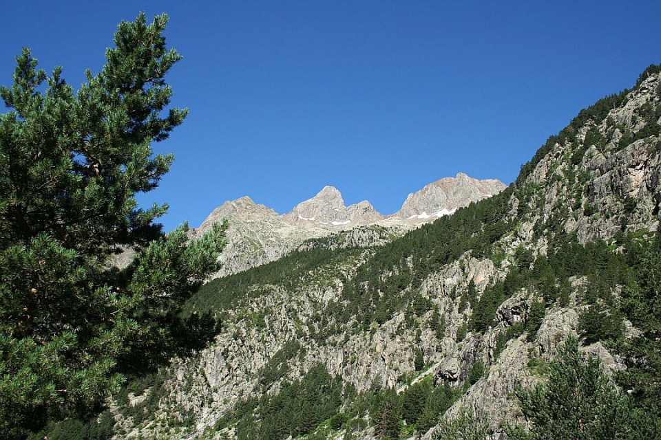 Vista del Garmo Negro desde la senda