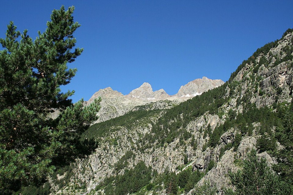 Vista del Garmo Negro desde la senda