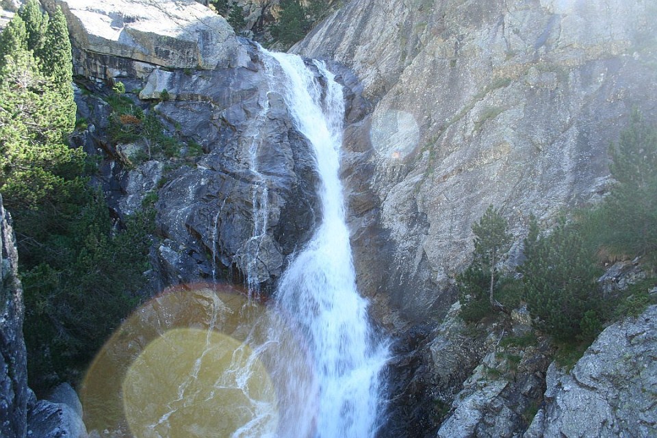 Cascada sobre el rio Caldares