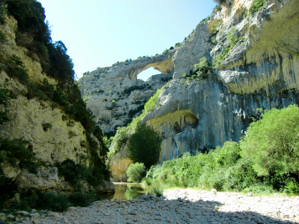 Surgencia del Mascun y vista de la ventana o delfin.