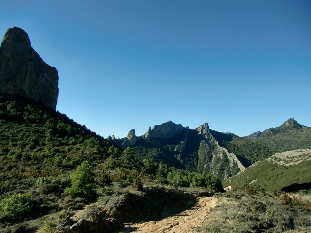 Collado y cruce con la pista