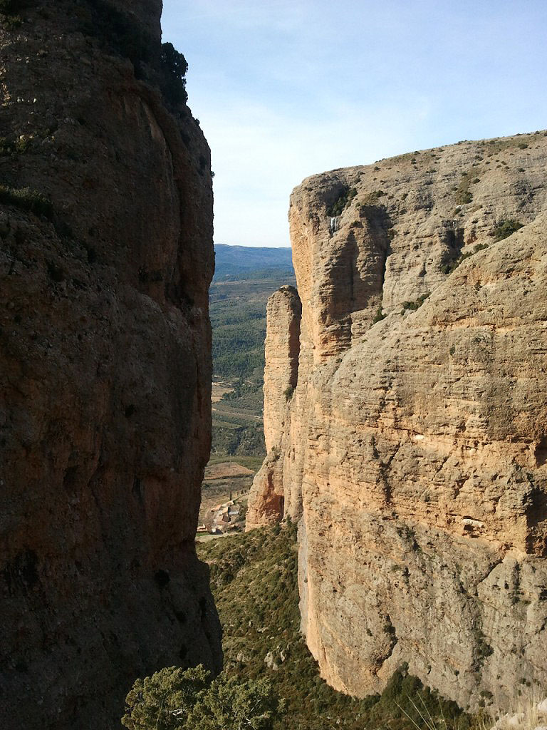 A izq. el Mallo Colorao y a dcha la visera