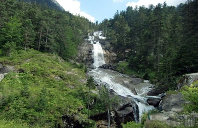 Cascada que forma el Gave de Gaube al desembocar junto al Pont d'Espagne