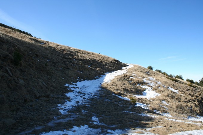 Pista hacia pico Yesero y Erata