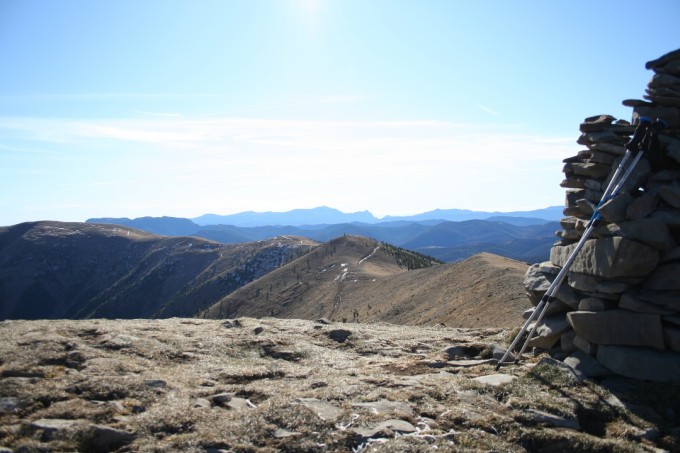 Vista de la Sierra de Guara a fondo: Tozal de Guara y Fragineto