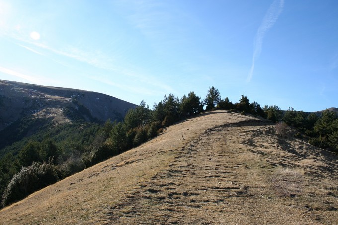 Senda de subida tras el puerto