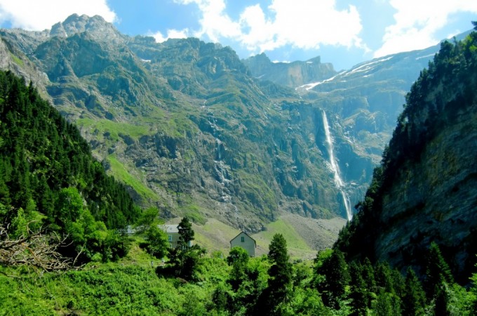 Llegando a Le Hotellerie du Cirque con la Grand Cascade al fondo