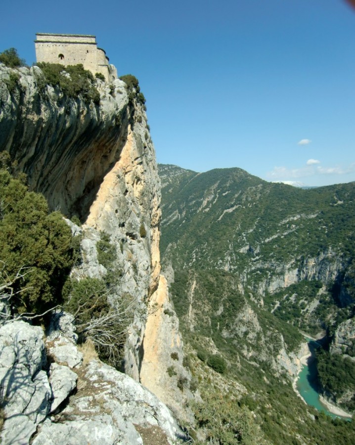 Ermita y Castillo con el río Cinca al Fondo