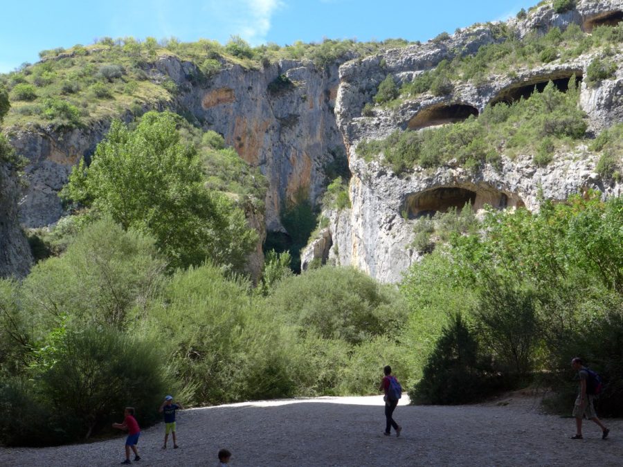 Cauce del río Vero con la desembocadura del Barranco de la Fuente por donde acabamos de descender al fondo.