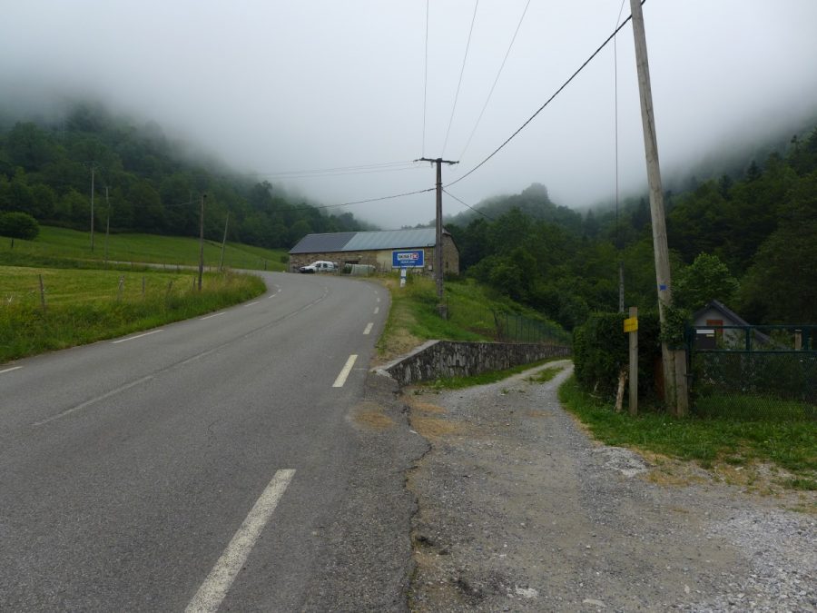 Carretera D-918 dirección hacia el Col d´Aubisque. Punto de parada del vehículo.