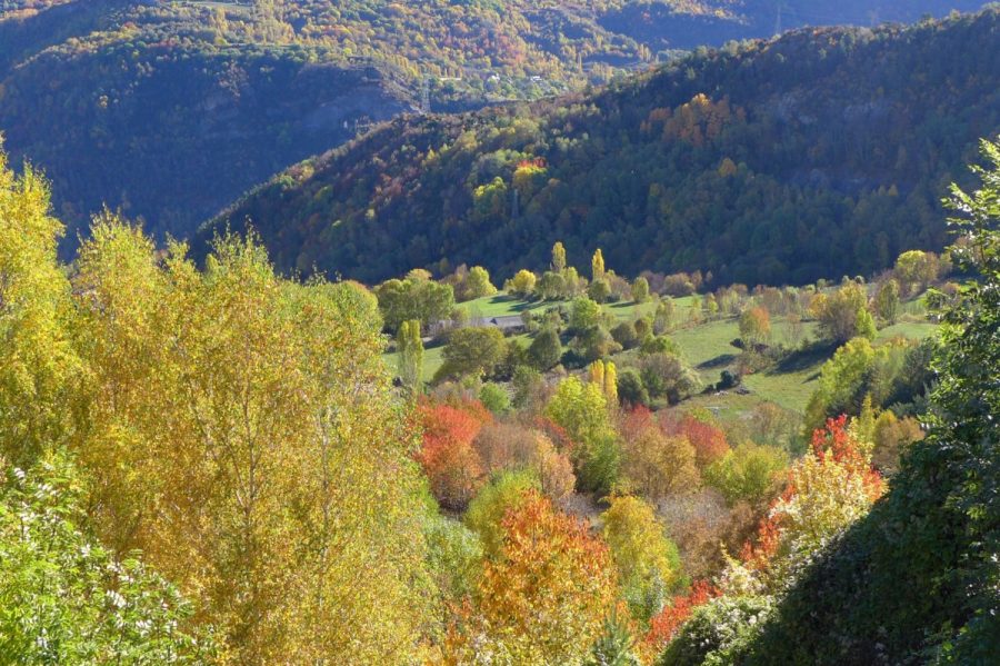 Vistas del entorno de Piedrafita desde el sendero de descenso a Piedrafita