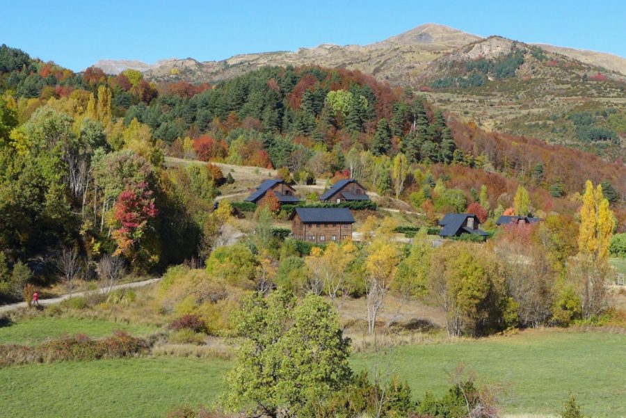 Vistas del Piedrafita Lodge y del Bosque del Betato desde el cerro de la Ermita de Santa Cruz