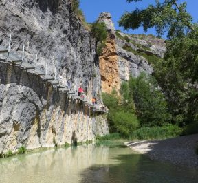 Pasarelas metálicas sobre el río Vero